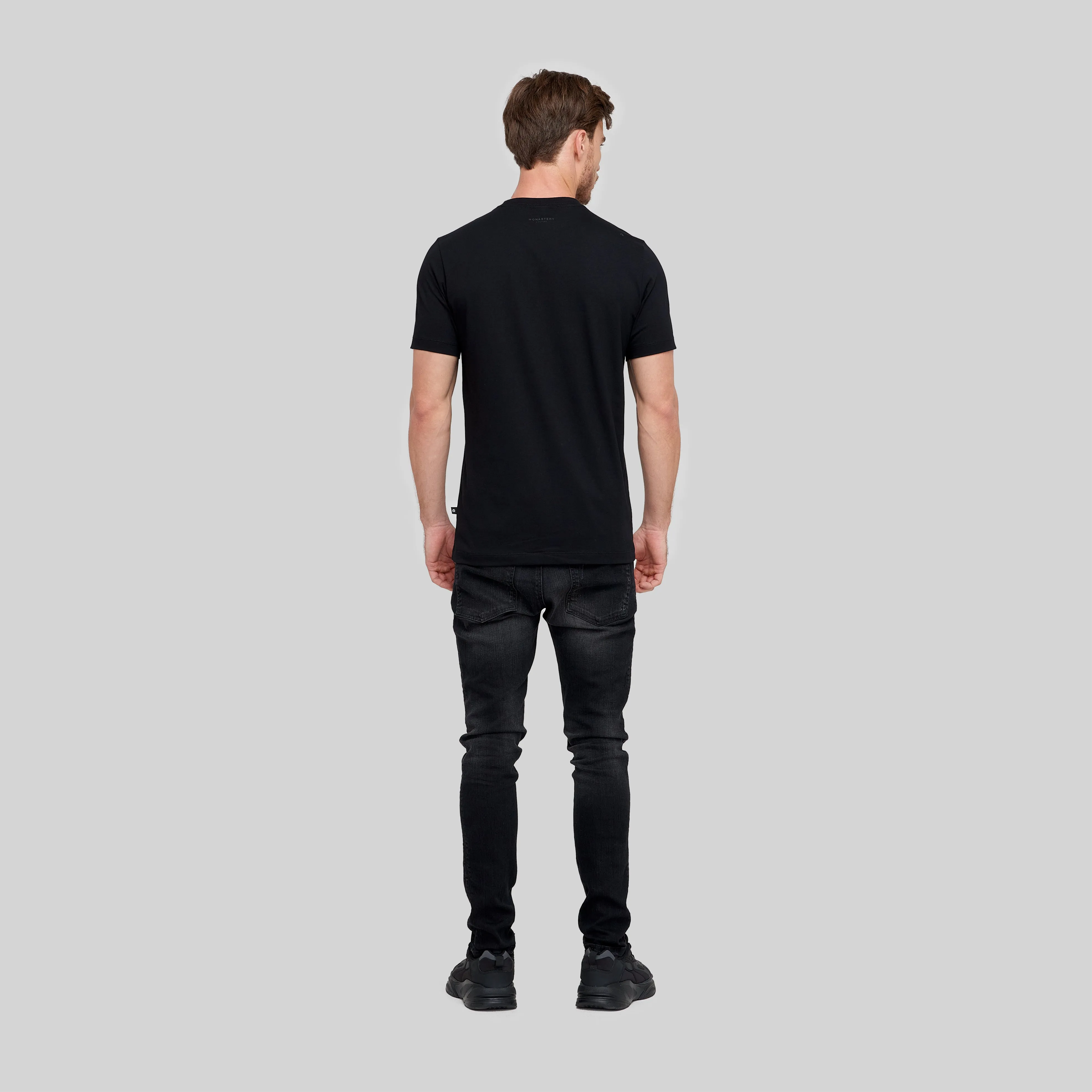 HELUM BLACK T-SHIRT