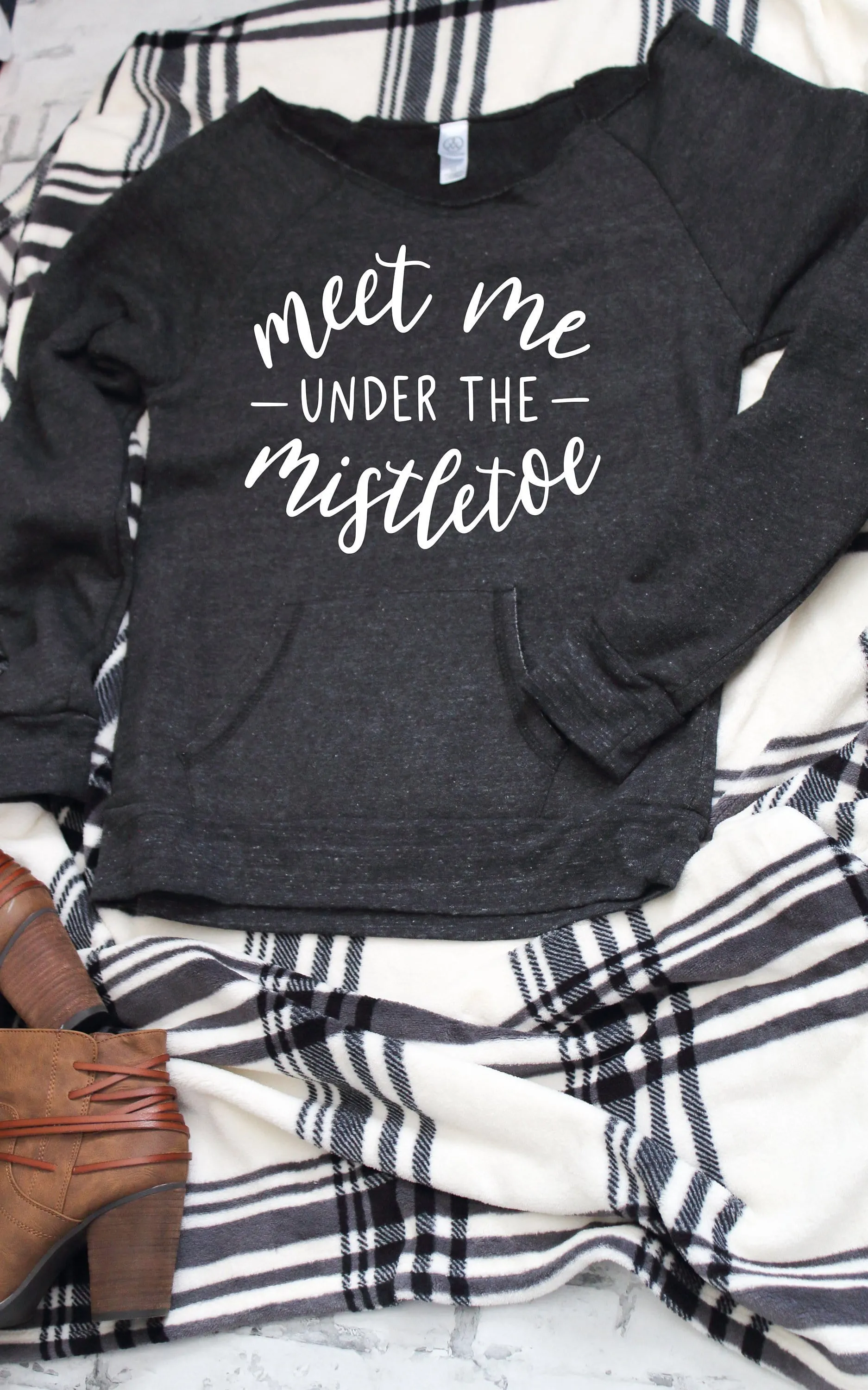 Meet me under the mistletoe Fleece raw neck grey sweatshirt for women